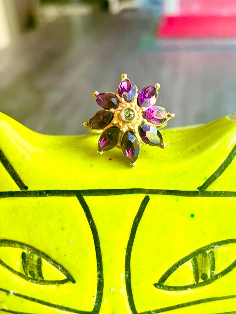 Gold-Tone Purple Amethyst Crystal Flower Ring – 7.5/8